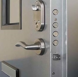 Cerradura con maneta